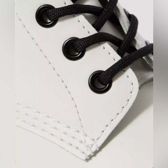 Dr. Martens 1460 WOMEN'S SMOOTH LEATHER LACE UP BOOTS. Size:7 - Picture 5 of 8